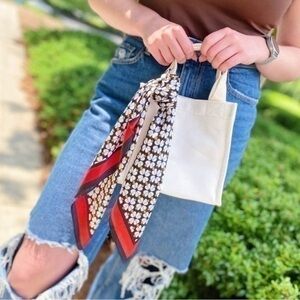 Four petal clover scarf